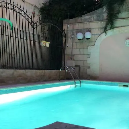 Ferienhaus Party Only Gay, Privata Sliema. Sliema